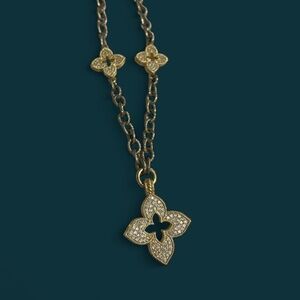 Alhambra inspired necklace with three pendants and rhinestones